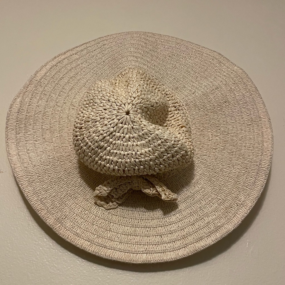 Beach hat, Woven, floppy beach hat, great condition, provides lots of shade